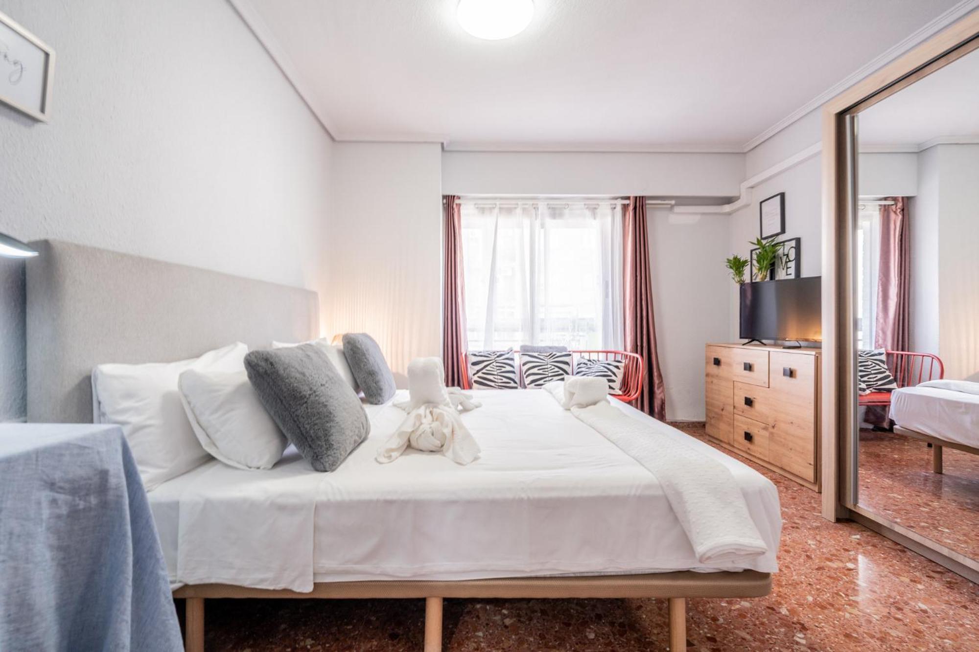 Apartamento Familiar En Avenida Del Puerto Valencia Eksteriør bilde